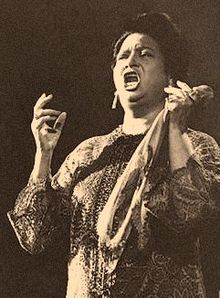 http://upload.wikimedia.org/wikipedia/commons/thumb/b/ba/Kulthum.jpg/220px-Kulthum.jpg